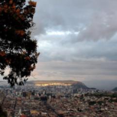 Quito - Ecuador - Carita de Dios - Gris Media - fotografia
